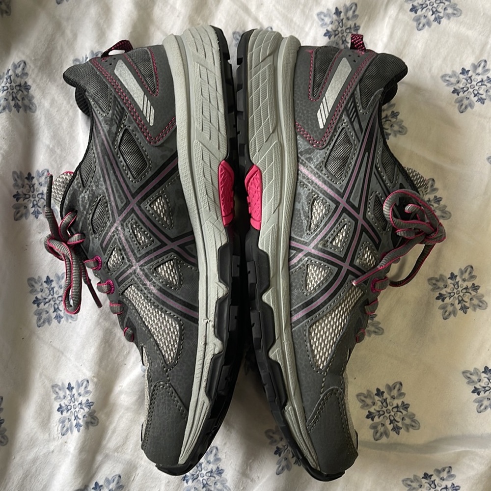 ASICS Shoes - Picture 2 of 4